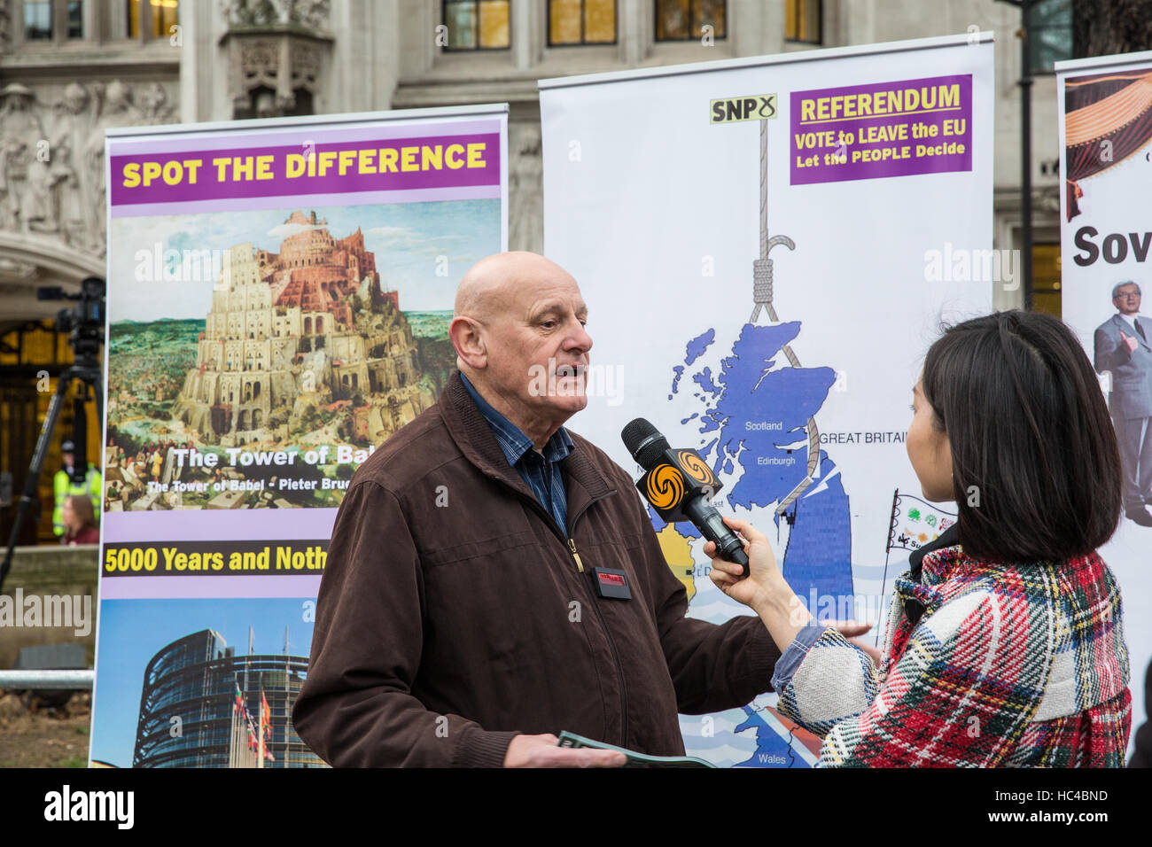 London, UK. 8. Dezember 2016. Ein Aktivist von UKIP Proteste außerhalb der oberste Gerichtshof am 4. Tag der Anhörung Artikel 50 austritt. Bildnachweis: Mark Kerrison/Alamy Live-Nachrichten Stockfoto