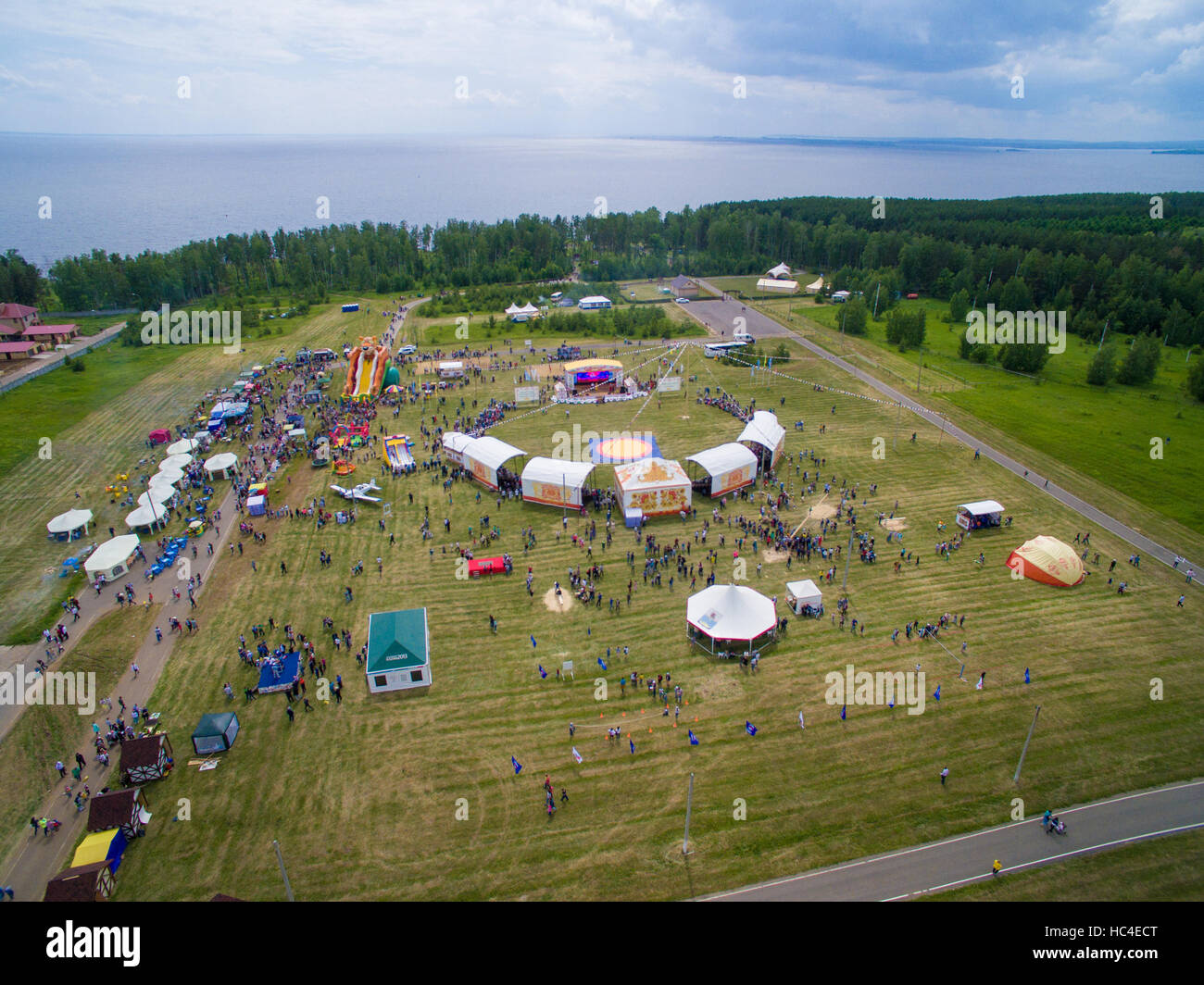Sabantuy Feier in der Nähe der Stadt Kasan. Luftbild Stockfoto