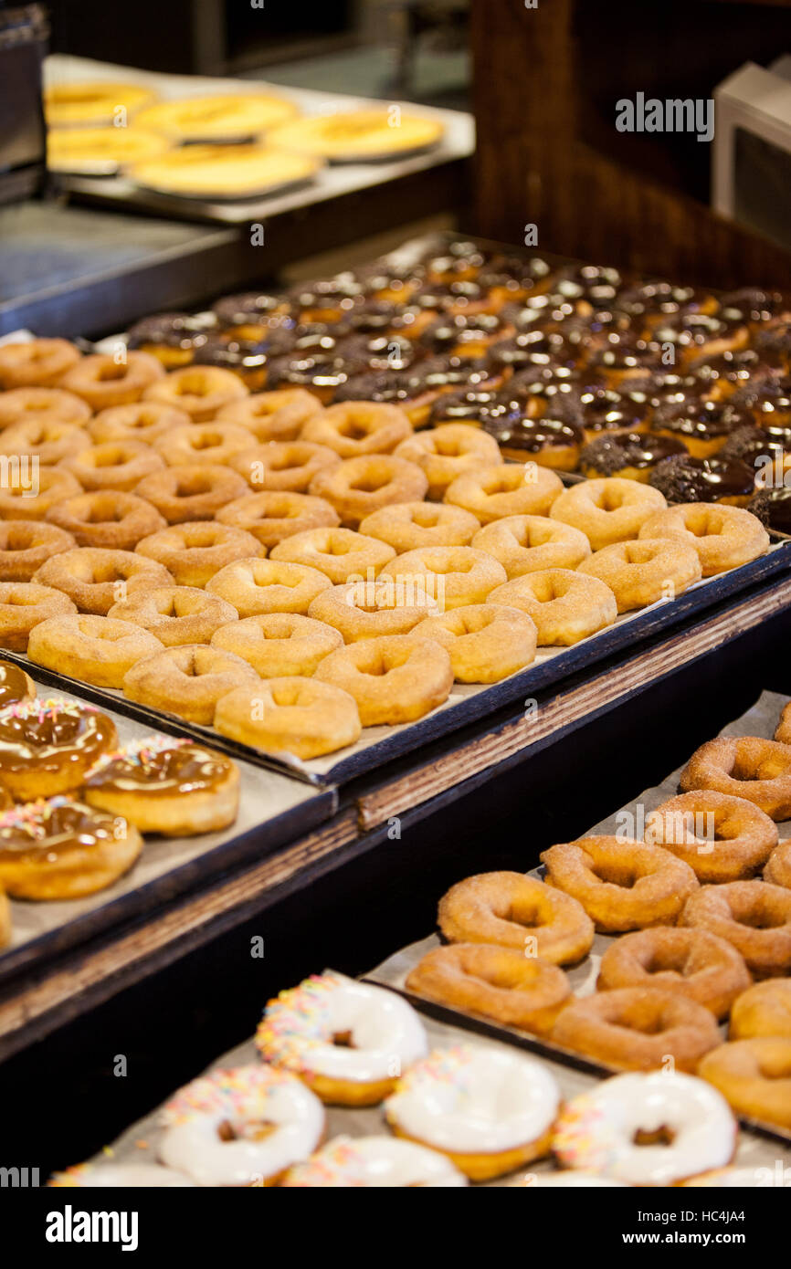 Variation der Donut im display Stockfoto