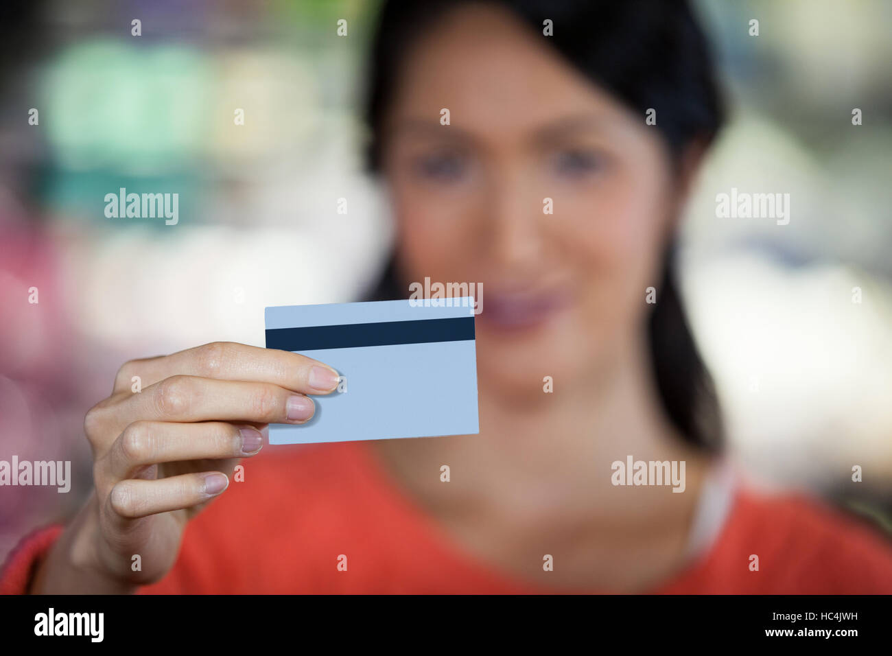 Close-up Frau mit Kreditkarte Stockfoto