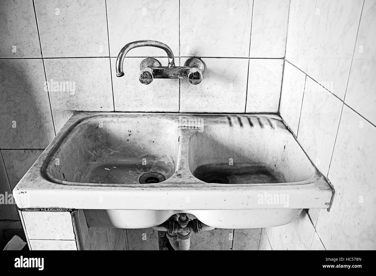 Schmutzige Toilette unhygienisch urbanen Hochbau Stockfoto