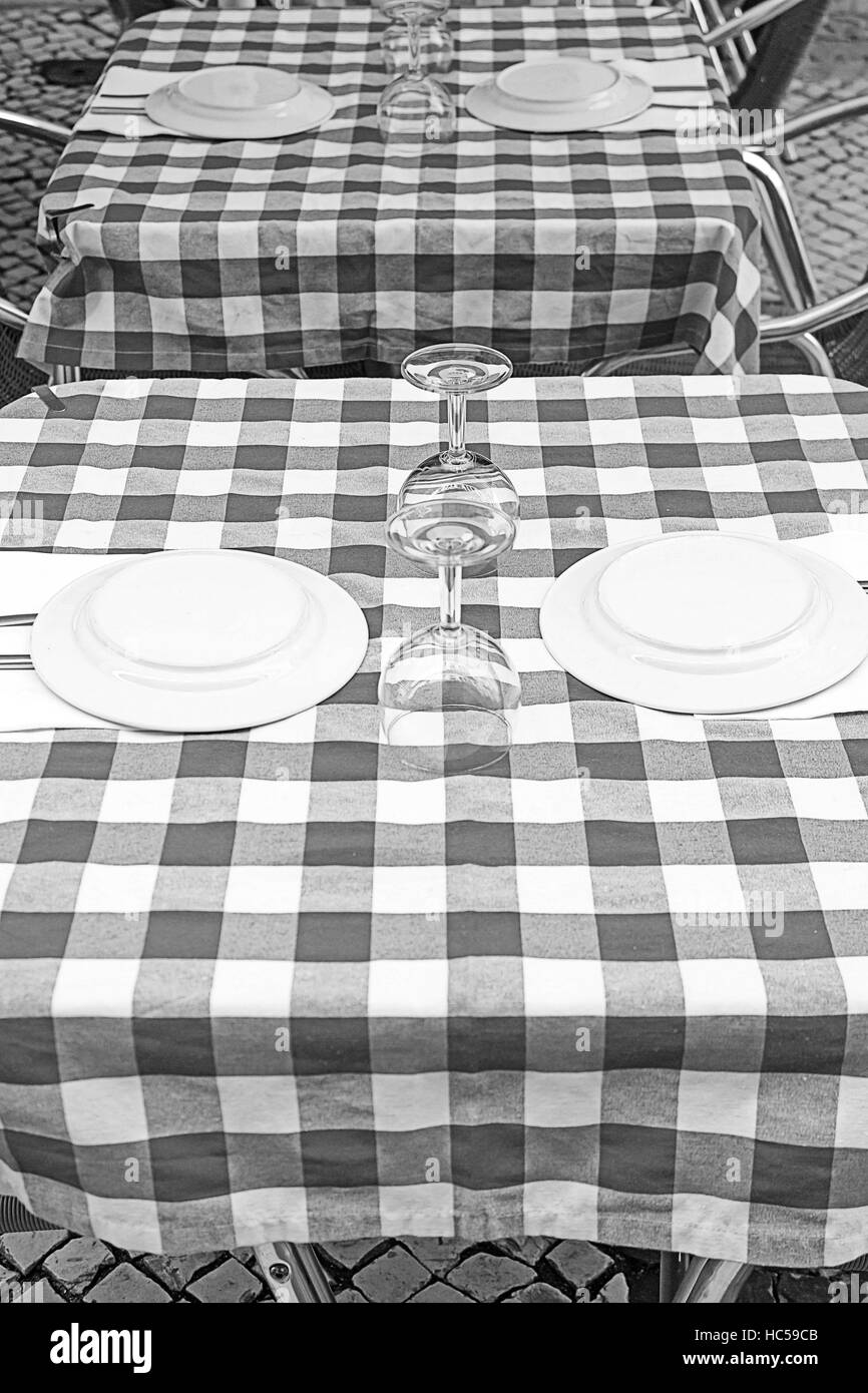 Stehtisch mit Tischtuch Restaurant, Gastfreundschaft Stockfoto