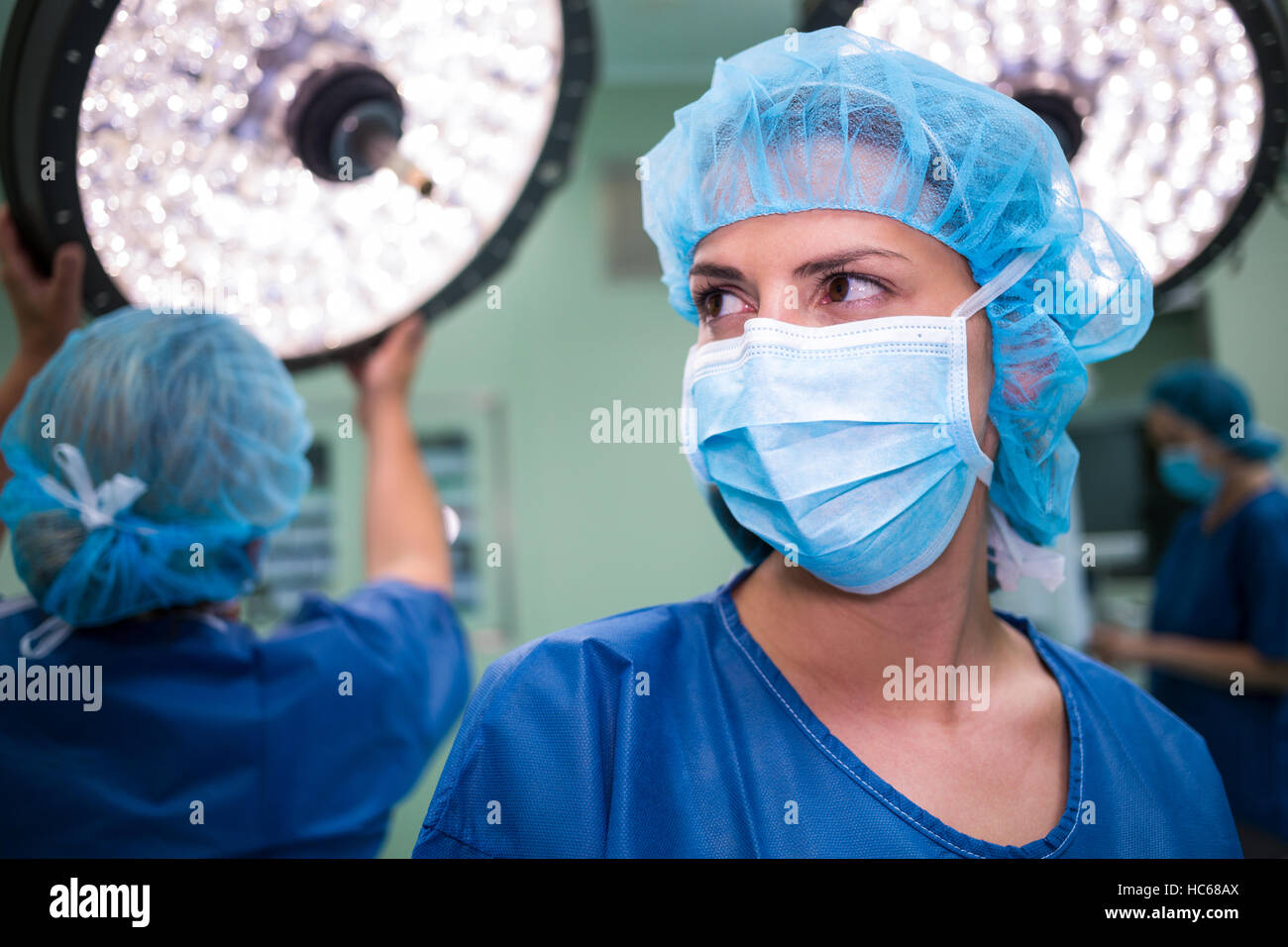 Chirurg im OP-Saal Stockfoto