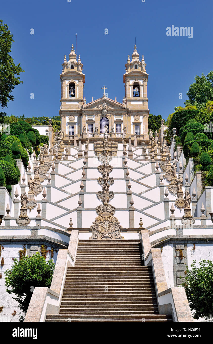 Portugal, Minho: Kirche und Treppe von der Wallfahrtskirche Bom Jesus do Monte in Braga Stockfoto