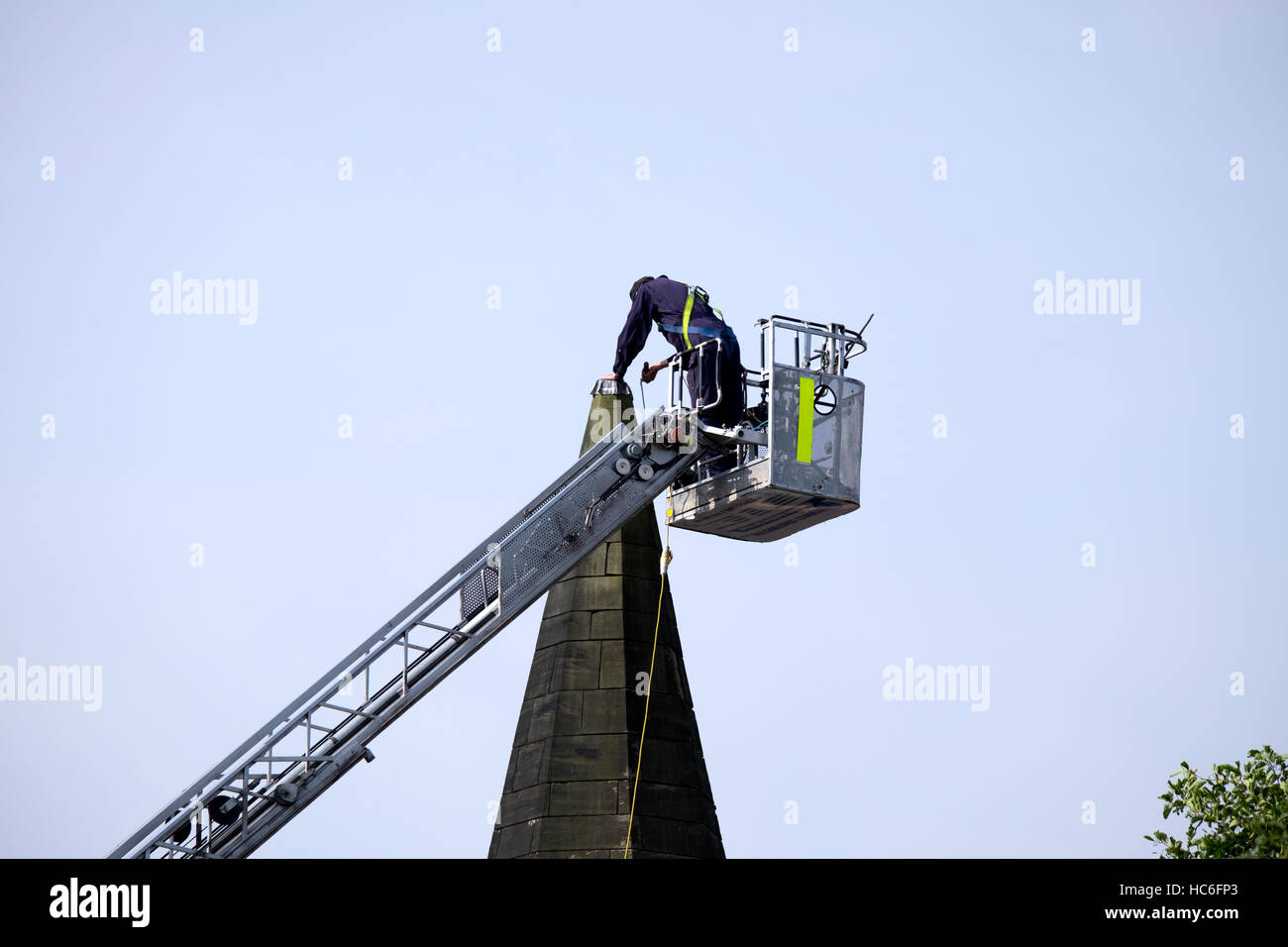 Hydraulische Arial-Plattform Der Feuerwehr Stockfoto