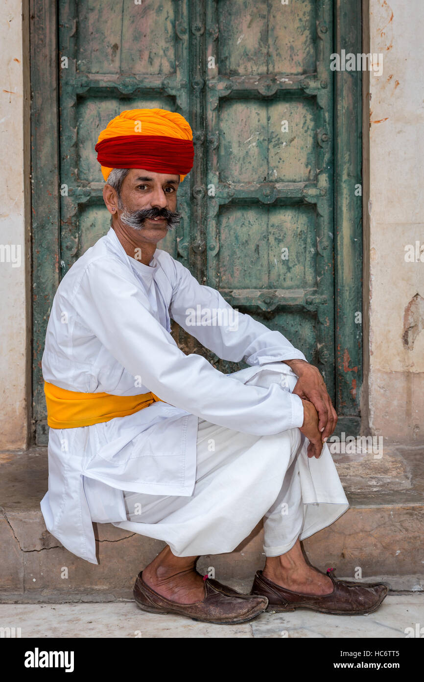 Porträt der Rajasthani gekleidet in traditioneller Kleidung, Jodhpur, Rajasthan, Indien Stockfoto