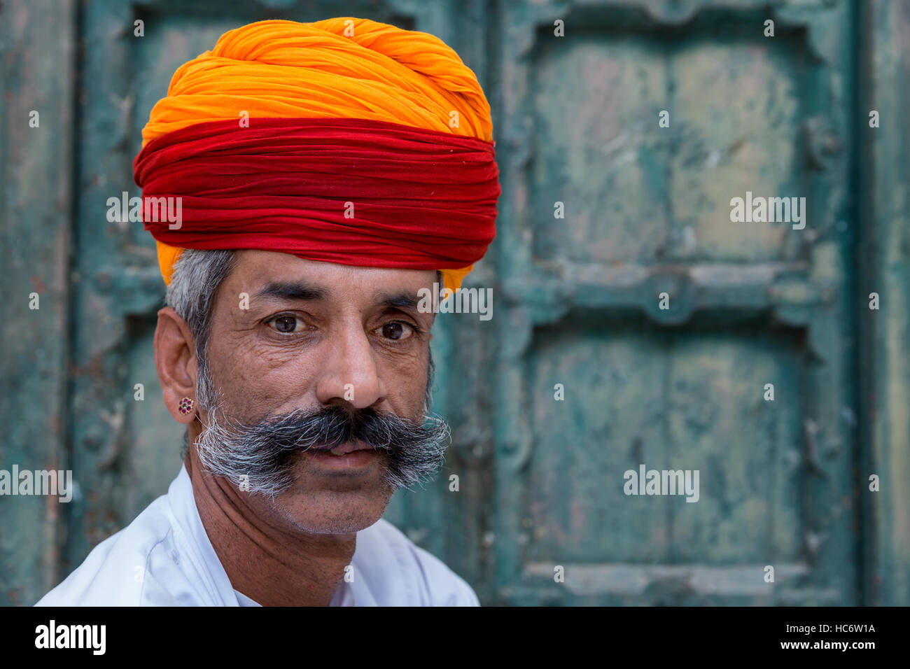 Portrait der Rajasthani Mann in traditioneller Kleidung, Jodhpur, Rajasthan, Indien Stockfoto