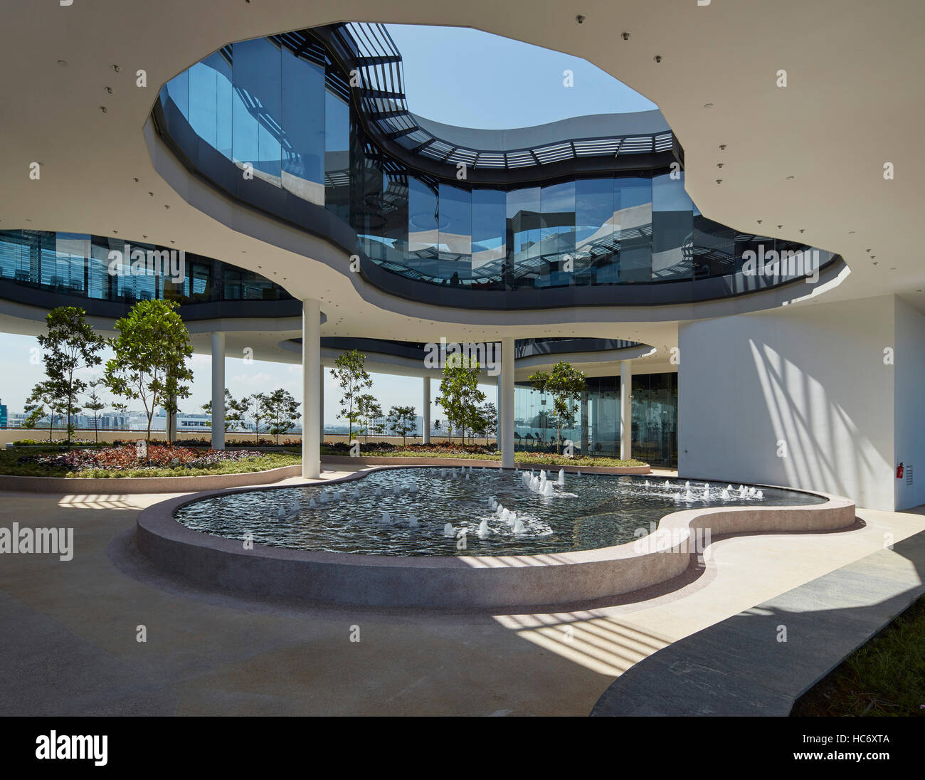 Dachterrasse mit Office Lichtbrunnen-Features. Wählen Sie Gruppe Hauptsitz, Singapur, Singapur. Architekt: Kay Ngee Tan, 2016. Stockfoto