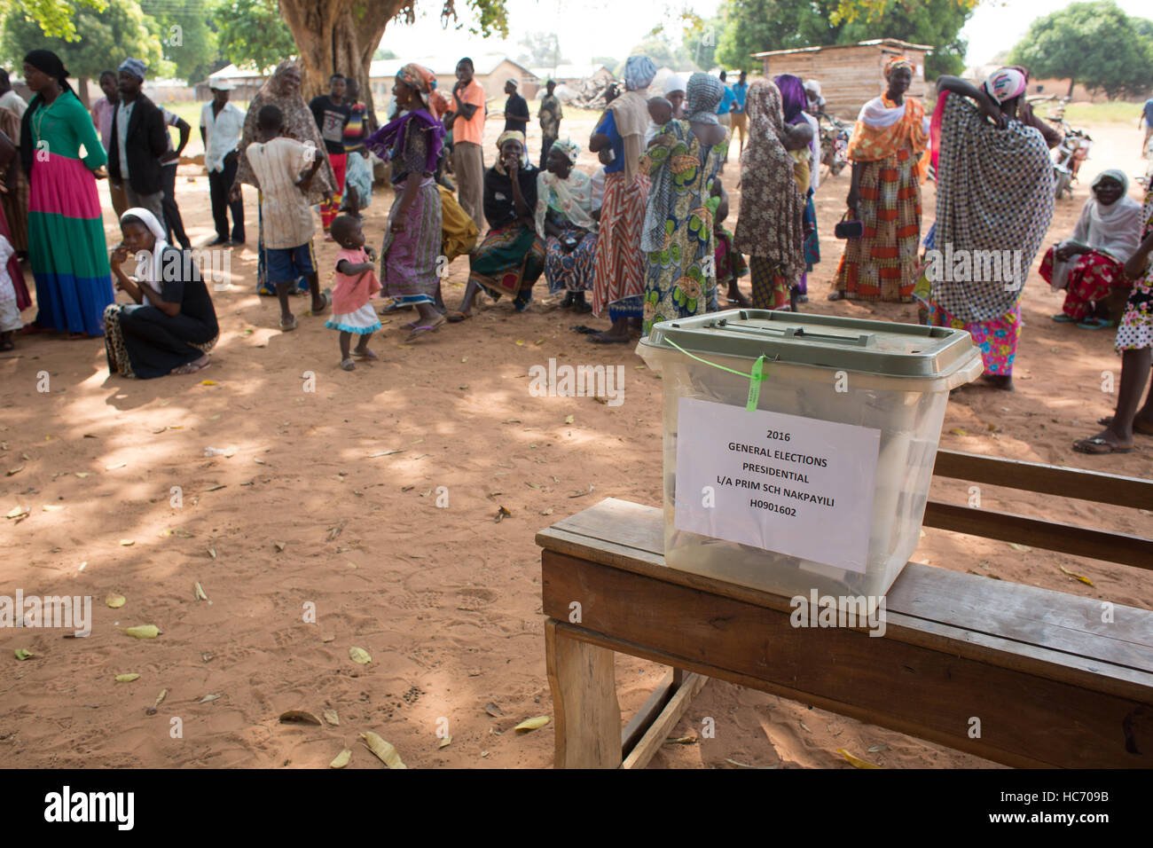 Nakpayili, Ghana. 7. Dezember 2016. Menschen in der Stadt Nakpayili