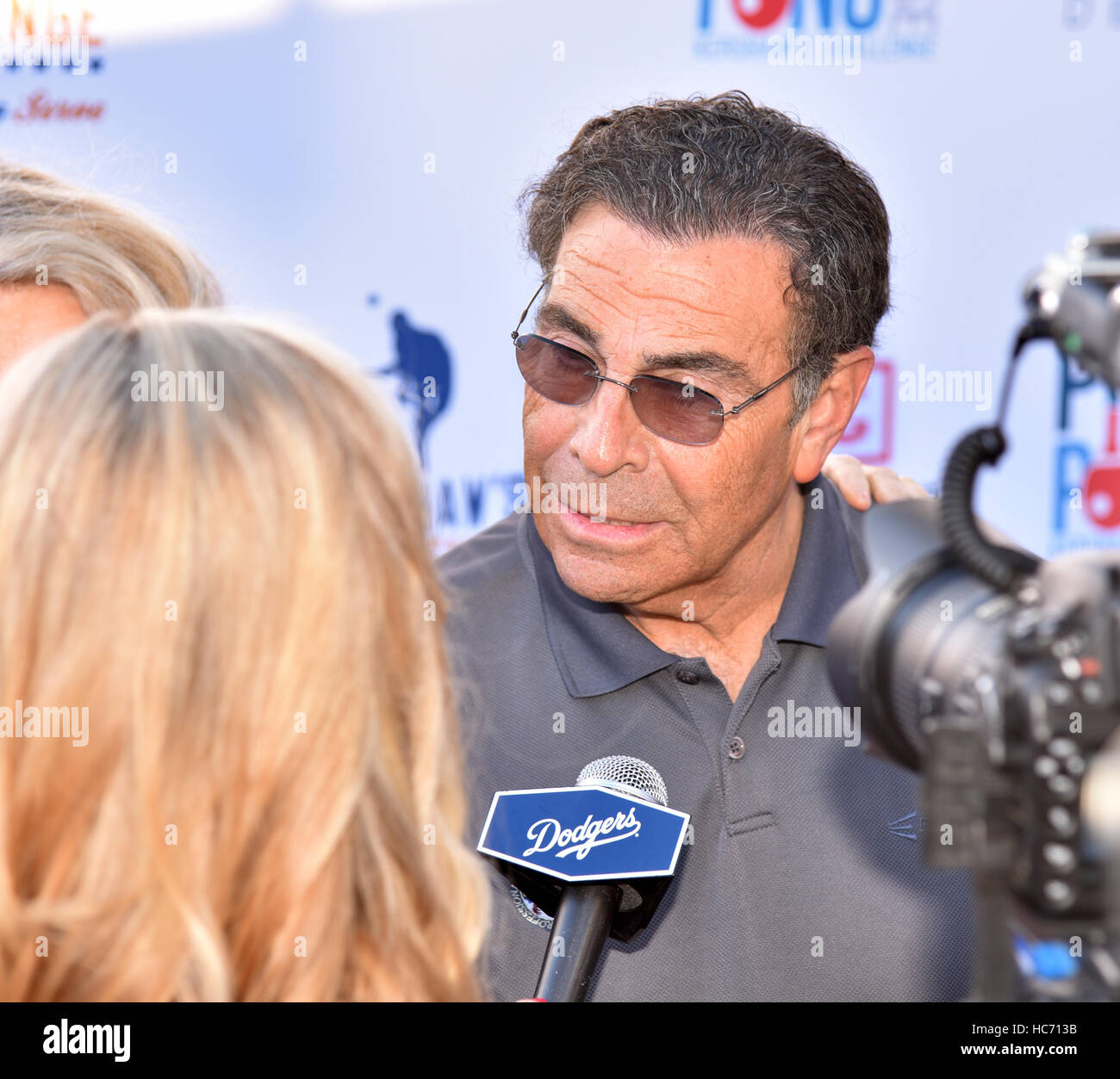 Clayton Kershaws 4. ordentlichen Ping Pong 4 Zweck Promi-Turnier - Ankünfte mit: Dennis Gilbert wo: Los Angeles, California, Vereinigte Staaten von Amerika bei: 11. August 2016 Stockfoto