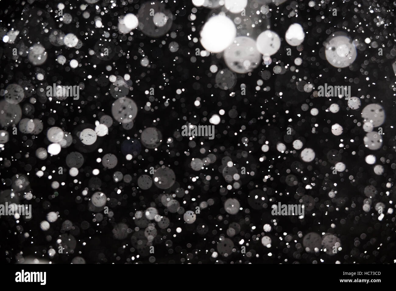 Schneeflocken auf schwarzem Hintergrund Stockfoto