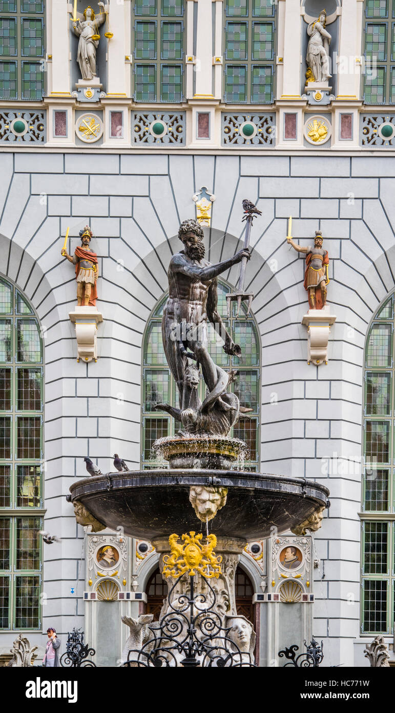 Polen, Pommern, Gdansk (Danzig), Neptun Brunnen Statue am langen Markt (Langer Markt/Dlugi Targ), Artushof Stockfoto