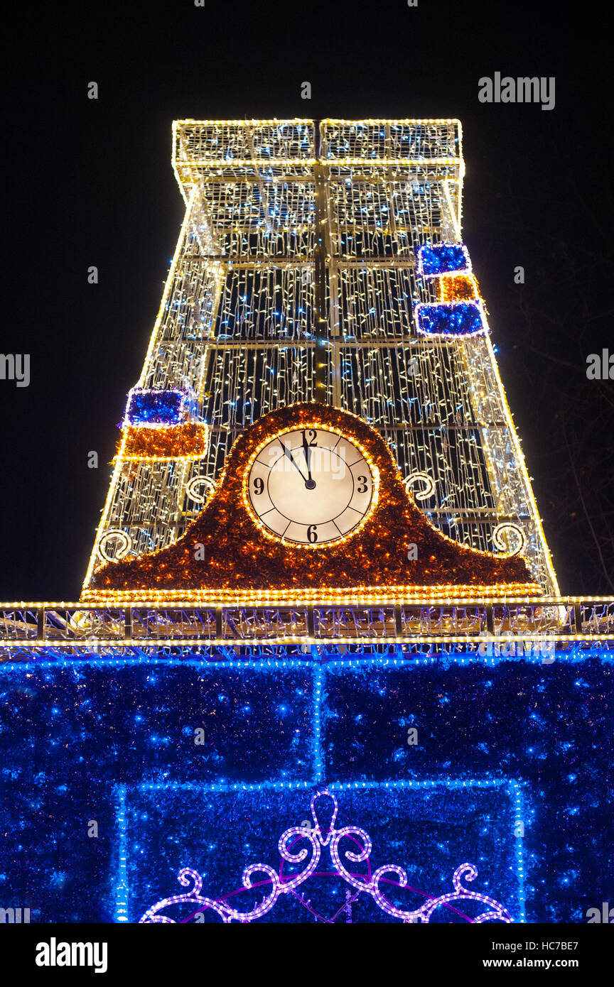 Dekor in den Park Lichter Beleuchtung und Uhr Stockfoto