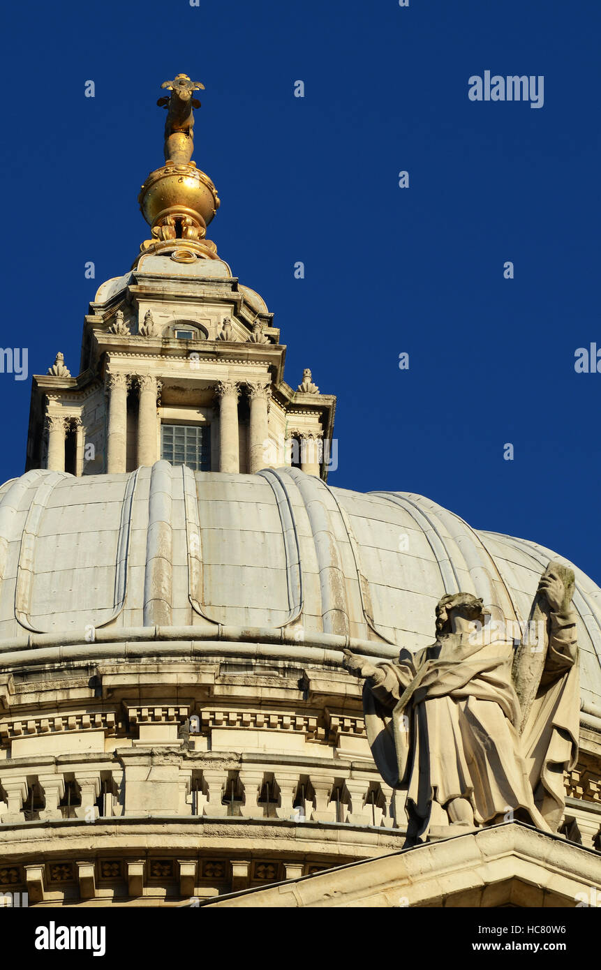St. Pauls Cathedral, London, ist eine anglikanische Kathedrale, der Sitz des Bischofs von London und die Mutterkirche der Diözese. Stockfoto