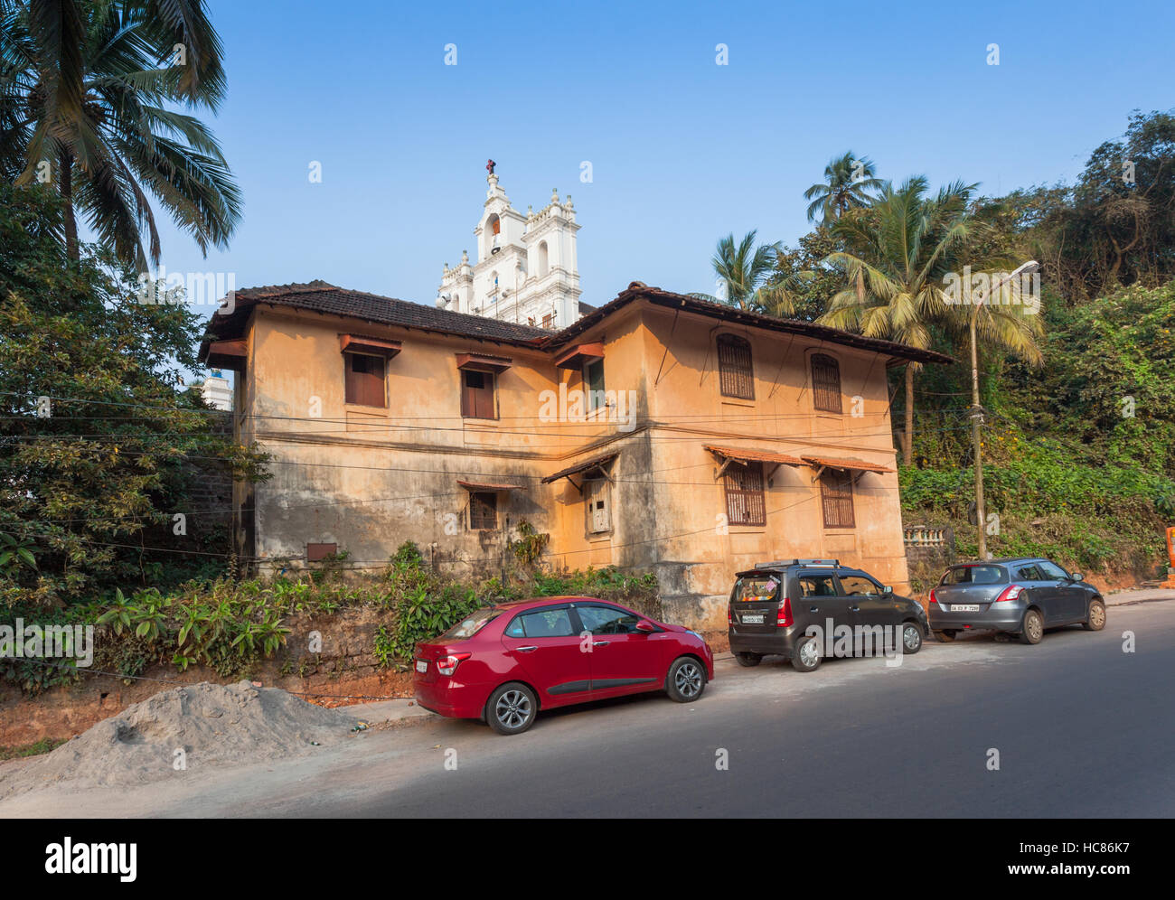 Haus in Panjim, Goa, Indien, während der portugiesischen Kolonialzeit Besatzung gebaut. Stockfoto