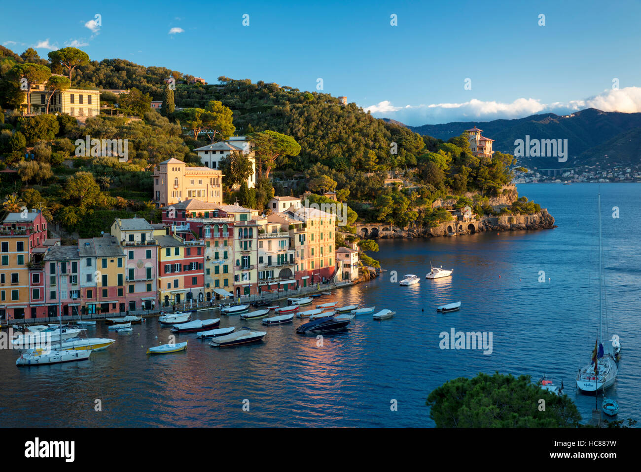 Am frühen Morgen Blick über den Hafen von Portofino, Ligurien, Italien Stockfoto