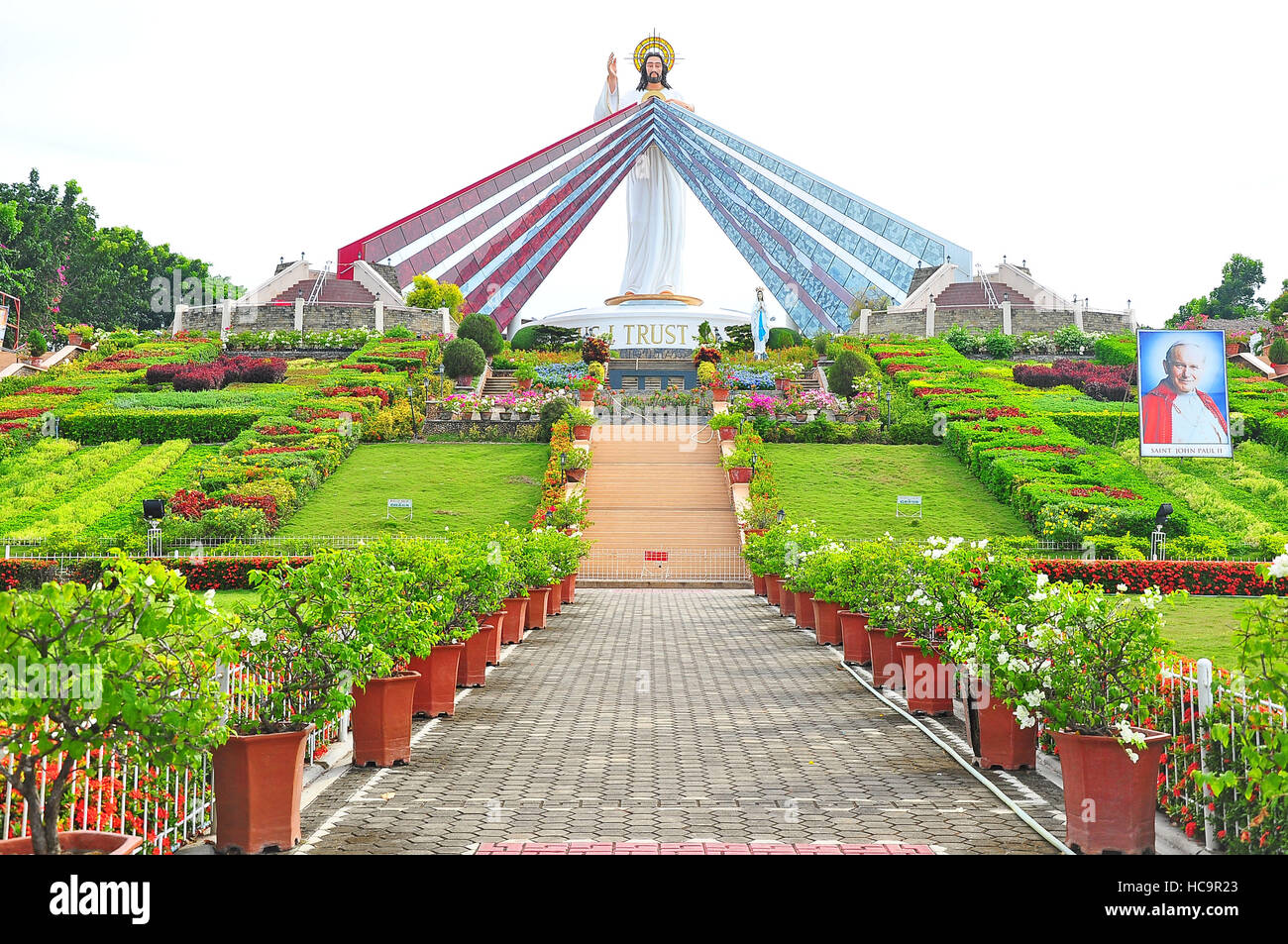 Die göttliche Gnade Schrein hat eine 15,24 Meter hohe Statue von Jesus als der göttlichen Barmherzigkeit in Misamis Oriental, Philippinen. Stockfoto