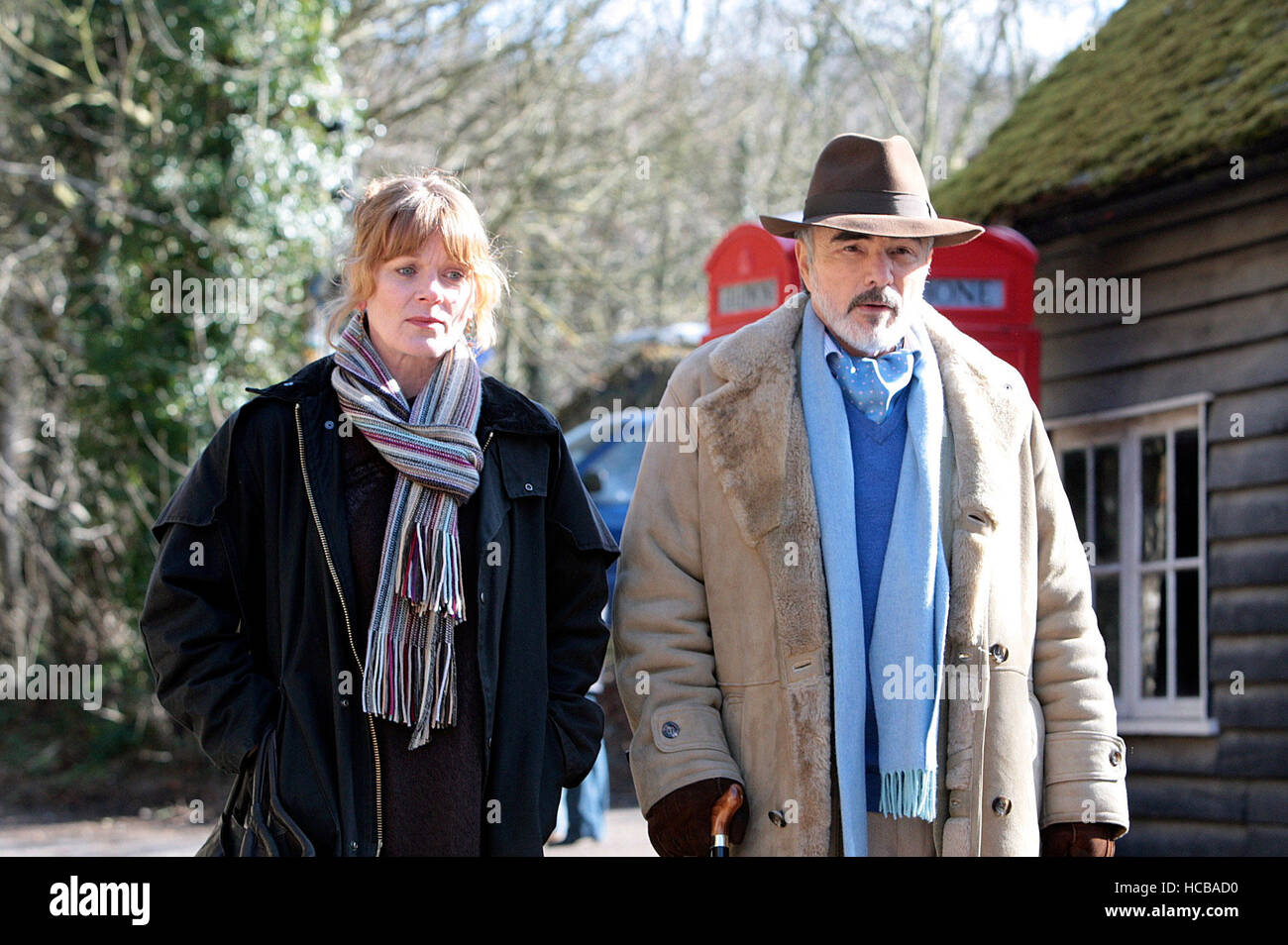 Ein Haufen Amateure, von links: Samantha Bond, Burt Reynolds, 2008. PH: Kerry Brown Stockfoto