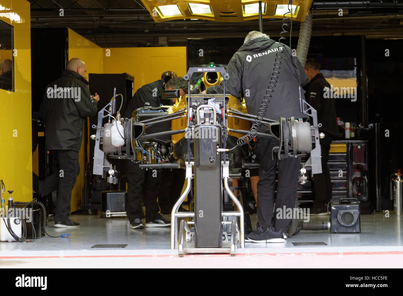 Montreal, statt Canada.Technicians Fi Jolyon Palmer (GBR) Renault Auto-tuning für die Formula Grand Prix von Kanada auf dem Circuit Gilles Villeneuve Stockfoto