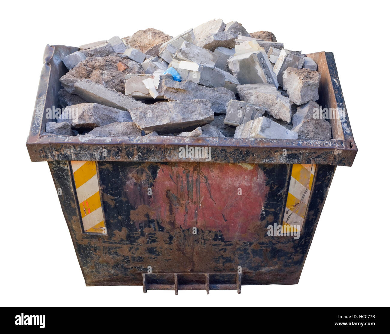 Großen rostigen Stahl-Container geladen mit Fragmenten von Beton- und Bau-Steinen. Isoliert mit patch Stockfoto