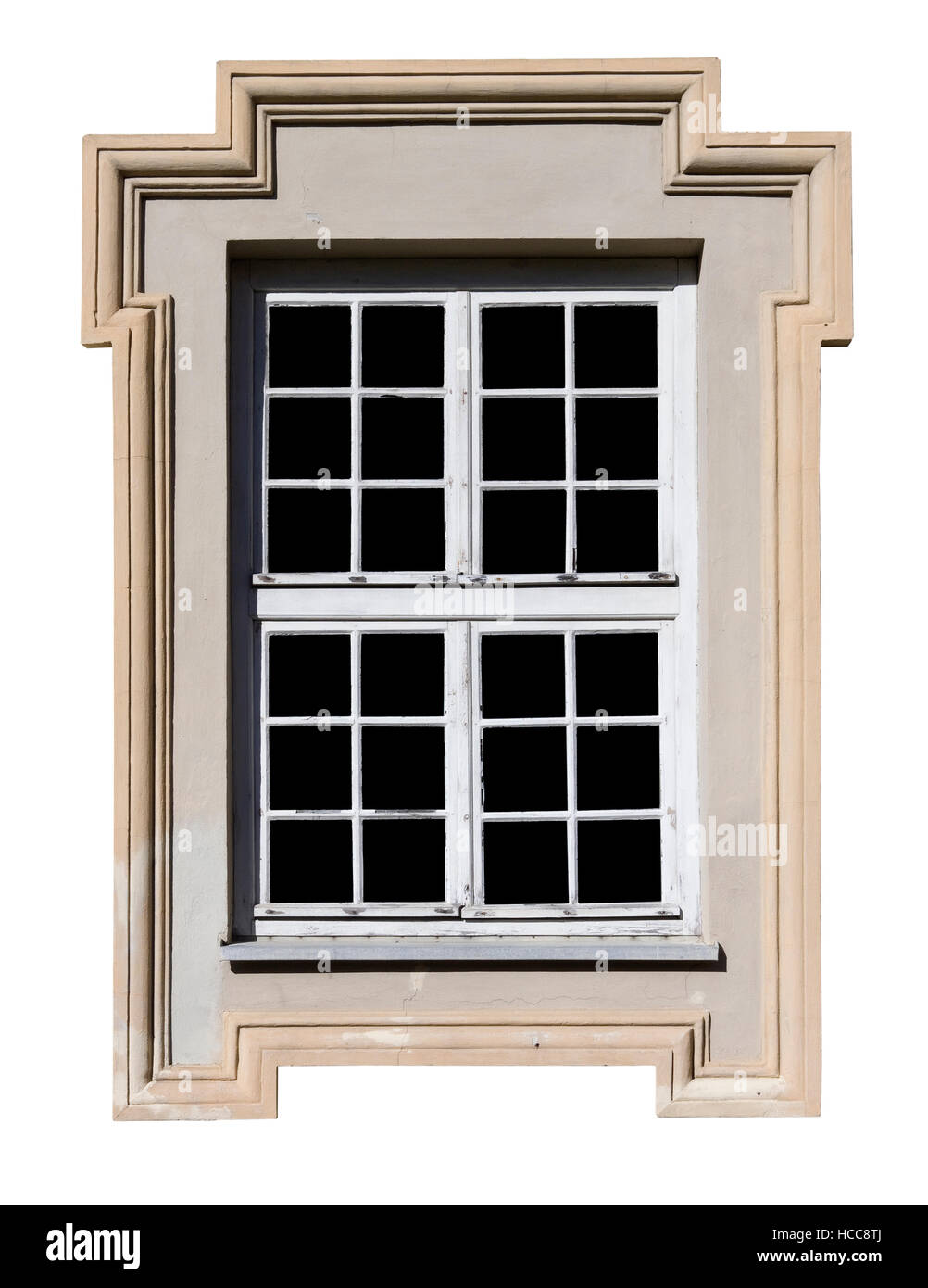Das Fenster in der Wand des alten Hauses hat einen Rahmen in Form eines Steines zu überqueren. Isoliert auf weiss. Glas isoliert auf schwarz. Stockfoto