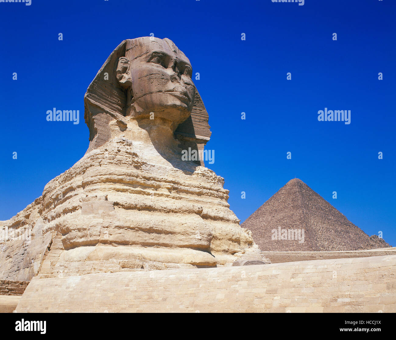 Die Sphinx und die Pyramiden auf dem Plateau von Gizeh, Kairo, Ägypten Stockfoto