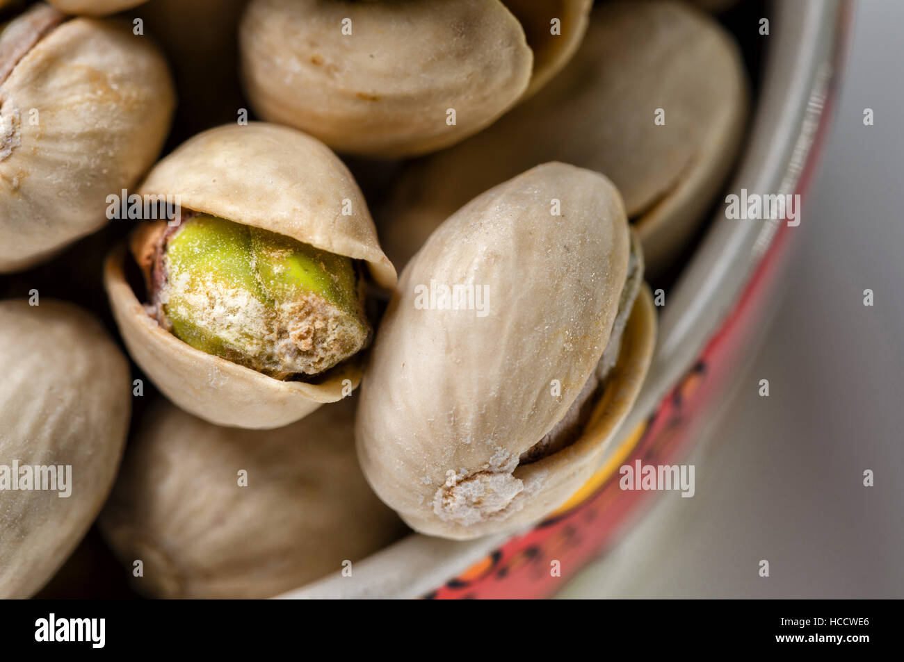 Nahaufnahme der obenliegenden Schuss einige Pistazien aus Sizilien, Italien Stockfoto