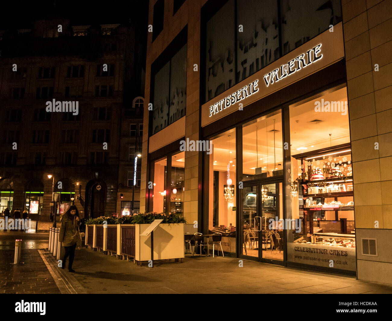 Patisserie Valerie Restaurant außerhalb der Broadway Shopping Center, Bradford, im Winter 2016 Stockfoto