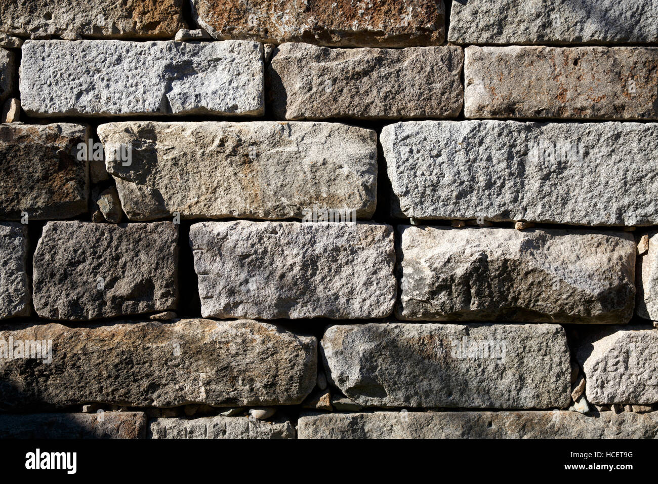 Granit-Block-Stützmauer Stockfoto