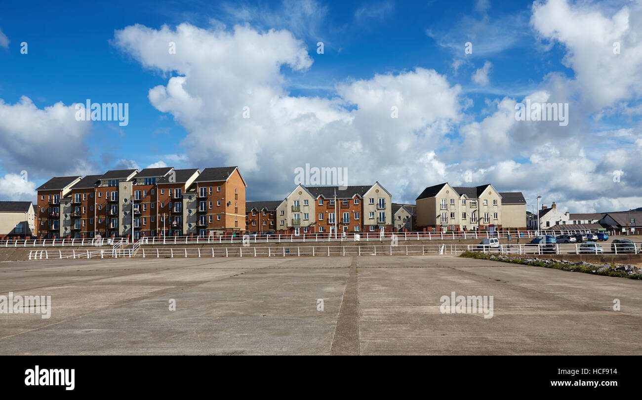 Wohnungen im Aberavon Beach, Port Talbot, Wales, UK Stockfoto