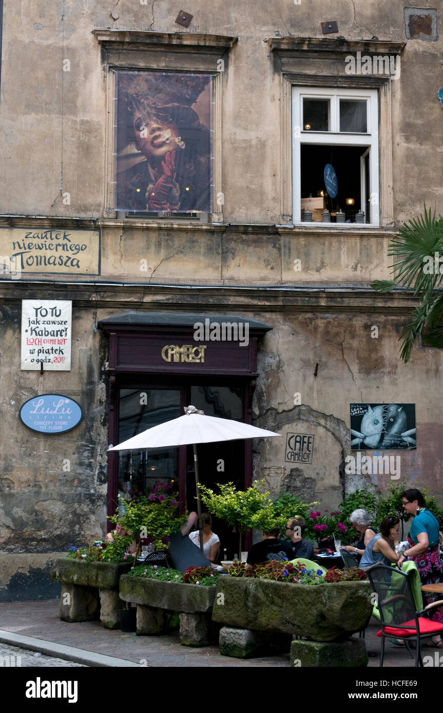 Ein bekannter Treffpunkt für Touristen und Einheimische mit einem Drink oder eine Mahlzeit im alten Hotel / bar namens Zautek Niewiernego Tomasza in der Ulica SW. Tomasza (Sai Stockfoto