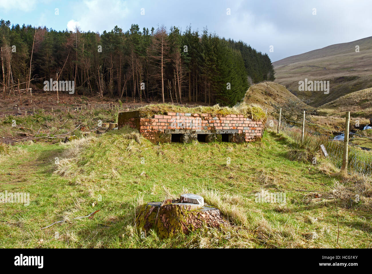 Alten WW2 Bunker an der Basis des Pen y Fan, Brecon Beacons, South Wales, UK Stockfoto