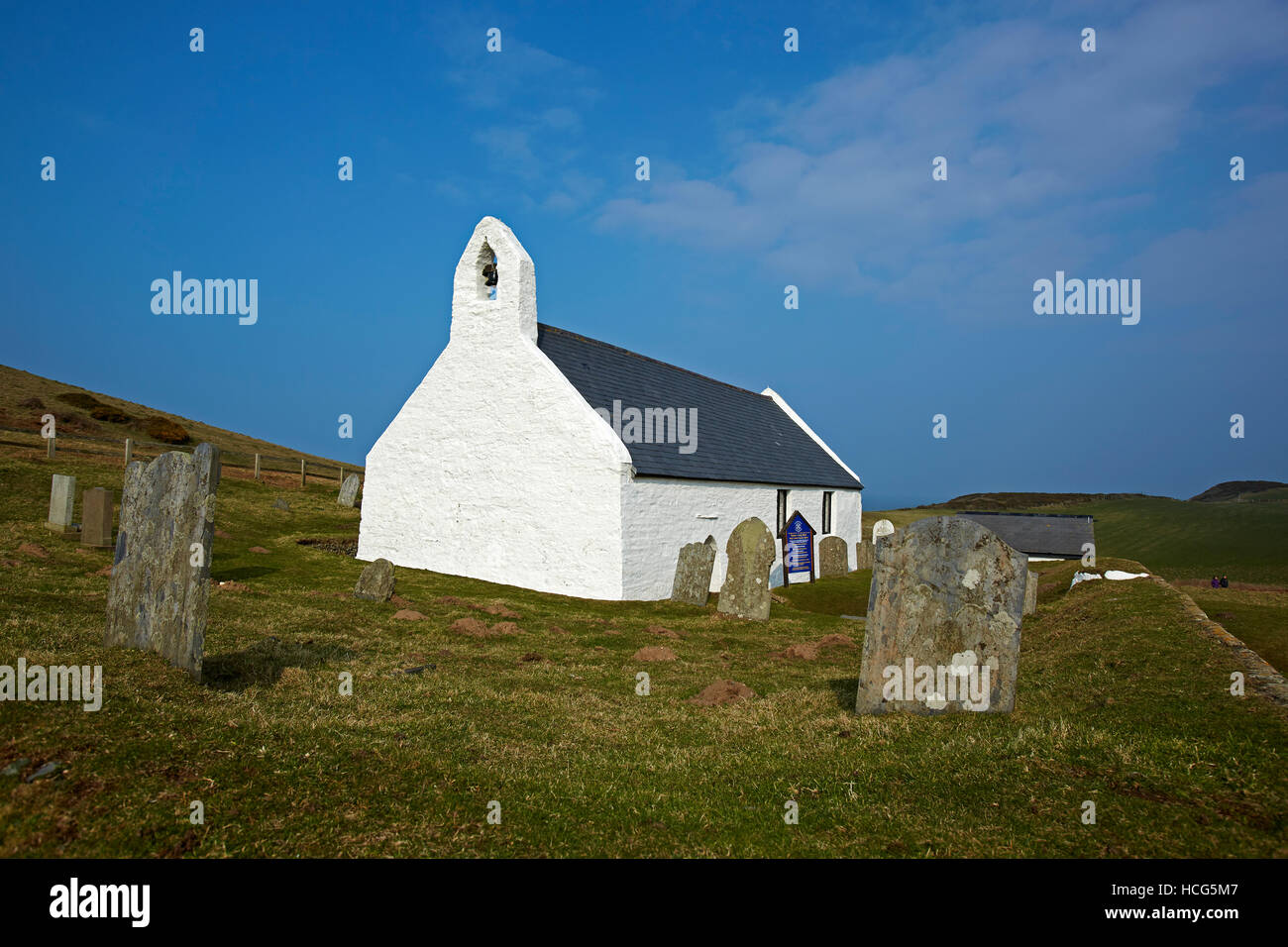 MWNT Kirche (Kirche des Heiligen Kreuzes) Cardigan Bay, Ceredigion, Wales, UK Stockfoto