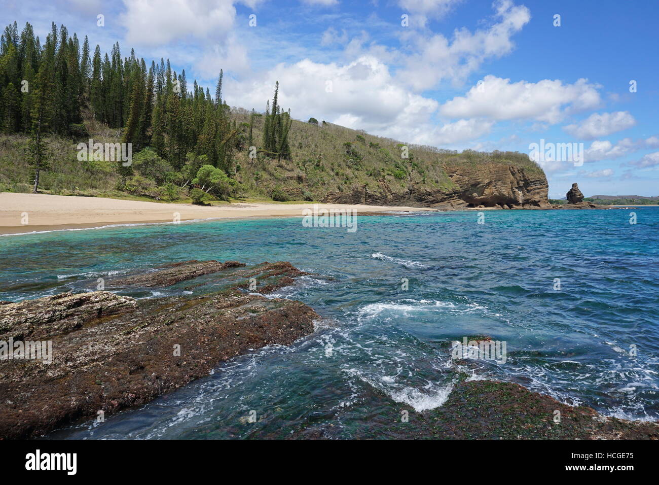 Küstenlandschaft von Neu-Kaledonien, Turtle Bay Beach und Cliff, Bourail, Grande-Terre, Südpazifik Stockfoto
