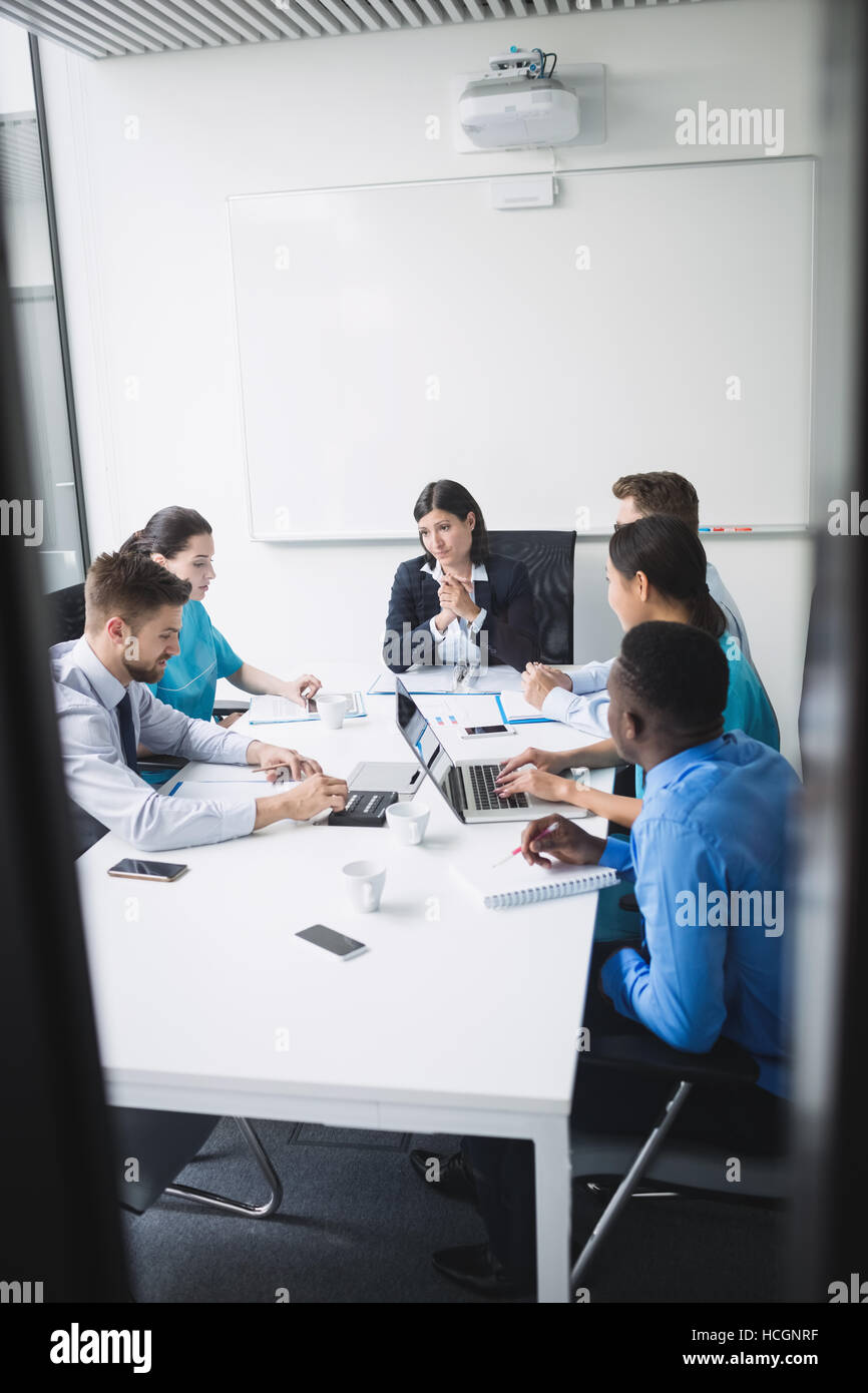 Team von Ärzten in einer Besprechung Stockfoto