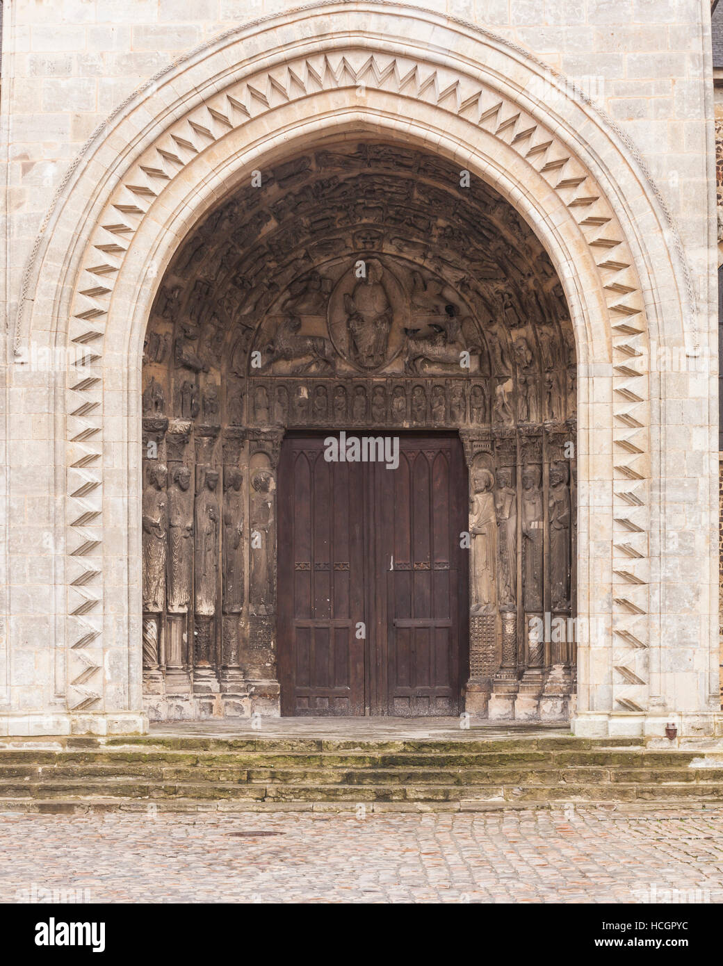 Das Tympanon auf Kathedrale von Le Mans, Frankreich. Stockfoto