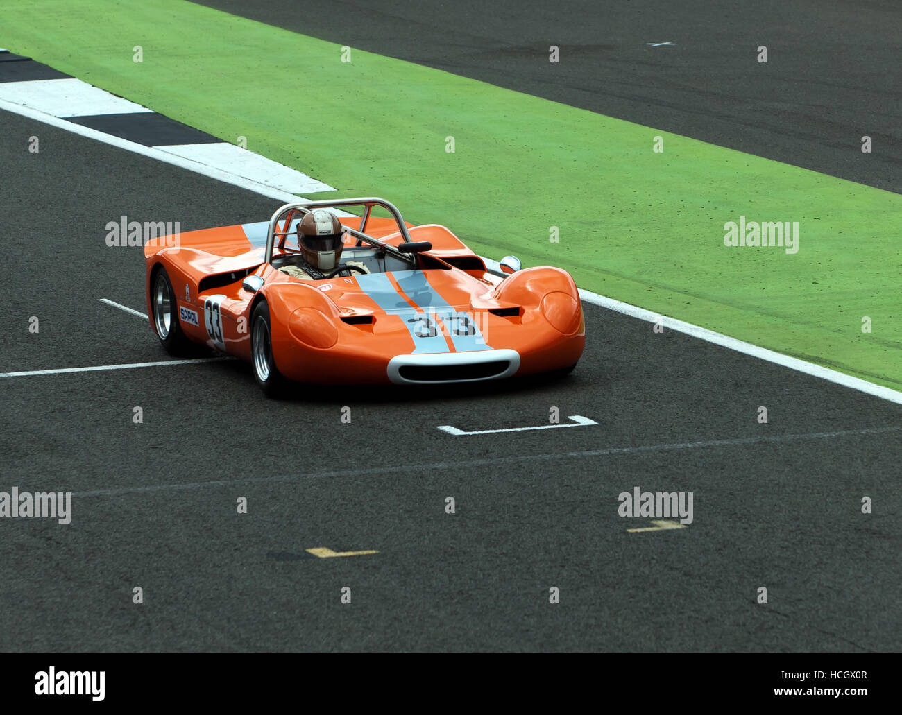 Jon Waggitt fahren ein 1968 orange, 1600er, Lenham Spider feiert 50 Jahre der Historic Sports Car Club in Silverstone Stockfoto