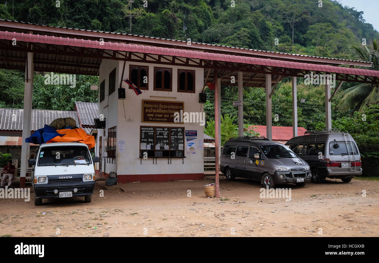 Nong Khiaw Busbahnhof im Norden von Laos. Stockfoto