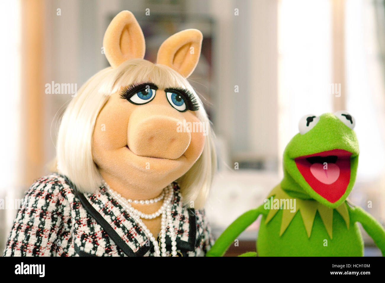 DIE MUPPETS, lr Miss Piggy, Kermit der Frosch, 2011, Ph Scott Garfield / © Walt Disney Bilder