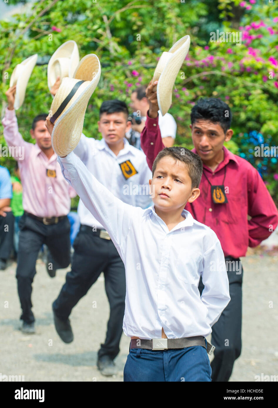 Salvadorianischen Tänzer während der Blüte & Palm-Festival in Panchimalco, El Salvador Stockfoto