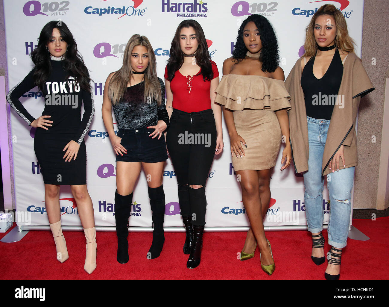 Philadelphia, USA. 7. Dezember 2016. Fünften Harmonie im Bild rechts vor einem Treffen und Grüßen an Q102s iHeartRadio Jingle Ball 2016 im Wells Fargo Center in Philadelphia, auf Kredit-7. Dezember 2016: Starshooter/Medien Punch/Alamy Live News Stockfoto