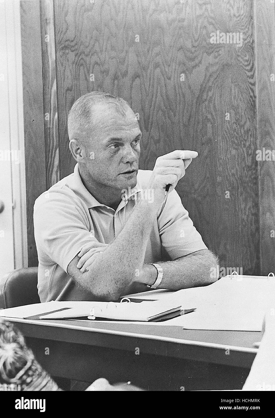 Astronaut John H. Glenn Jr., Pilot der Mission Mercury-Atlas 6 "Friendship 7" beteiligt sich an Raumschiff Systeme während der Pre-Flight-Aktivität in Cape Canaveral, Florida in 1961.Credit briefing: NASA über CNP /MediaPunch Stockfoto