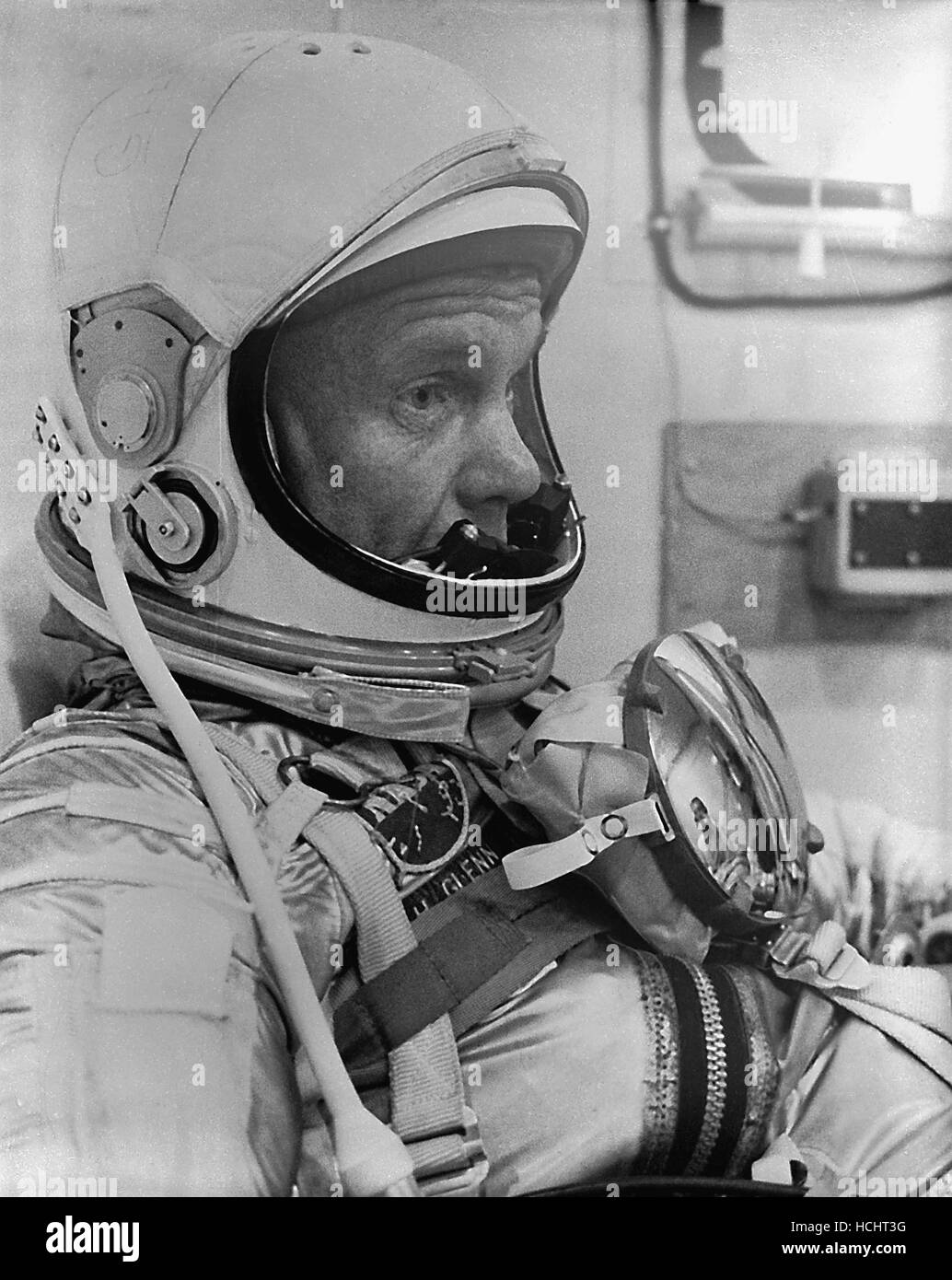 Astronaut John H. Glenn Jr. voll eignet sich für die Einführung von MA-6/Freundschaft 7 in Cape Canaveral, Florida am 20. Februar 1962. Credit: NASA/CNP - kein Draht-SERVICE - Foto: Nasa/konsolidiert News Fotos/NASA über CNP Stockfoto