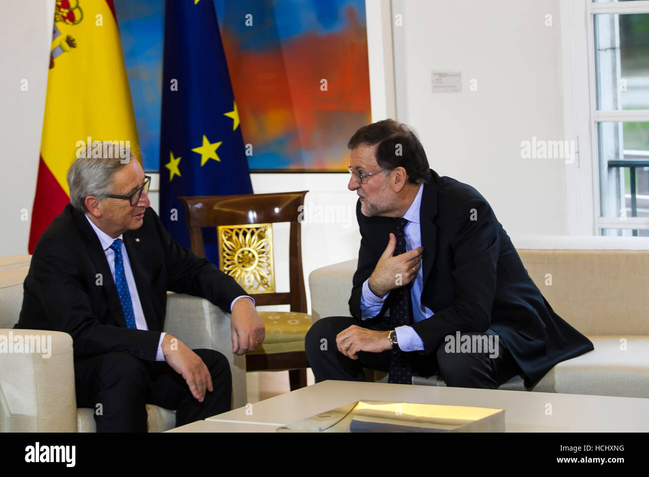 Präsident Mariano Rajoy bei seinem Treffen mit dem Präsidenten des Rates der Europa Jean-Claude Juncker im Palazzo Moncloa, Madrid 01.12.2016 Stockfoto