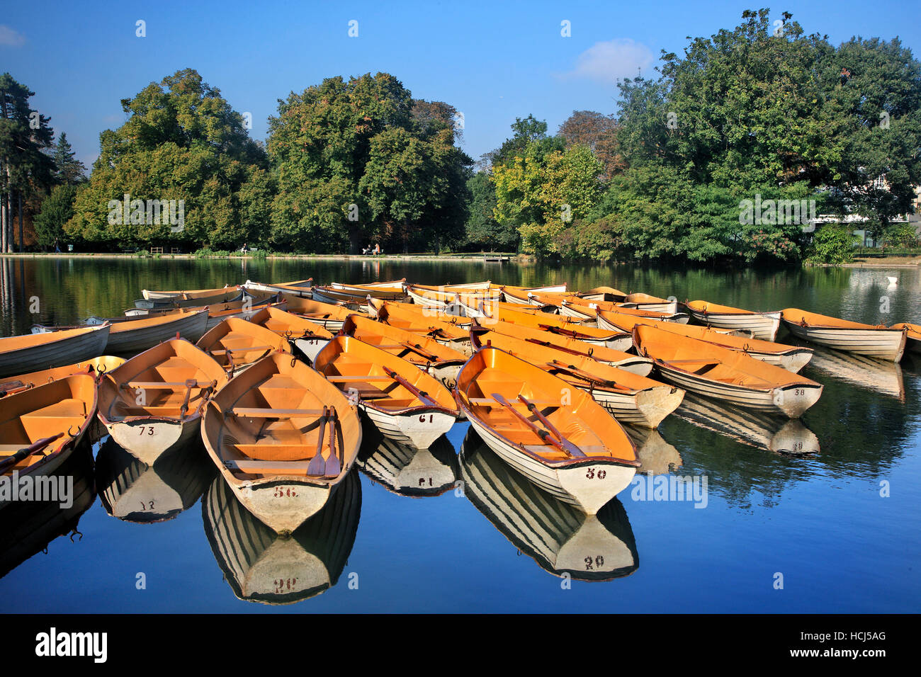 Boote zum mieten in den Wald von Boulogne (Bois De Boulogne), Paris, Frankreich. Stockfoto