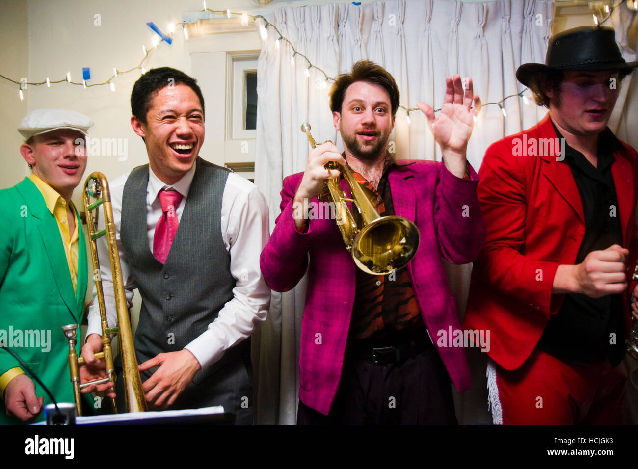 Die Stanford-Studenten-Band führt TGIFunk auf das Maison Francaise Studentenhaus in Stanford, Kalifornien am 15. Februar 2008. Stockfoto