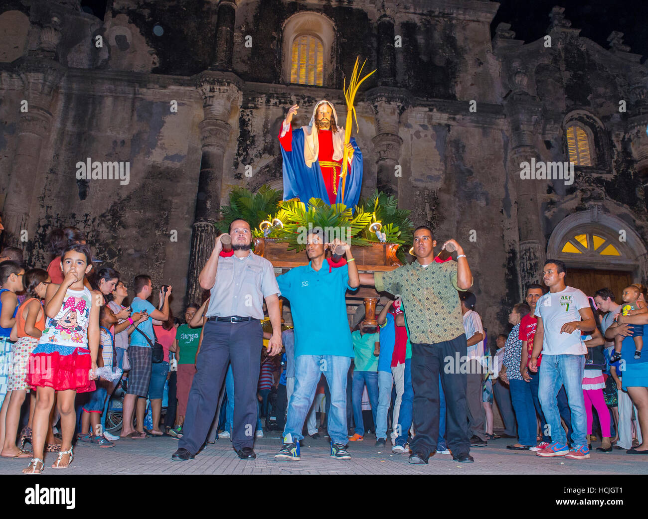 Nicht identifizierte nicaraguanischen beteiligen sich die Palmprozession am Palmsonntag in Granada Nicaragua. Am Palmsonntag beginnt die Karwoche. Stockfoto