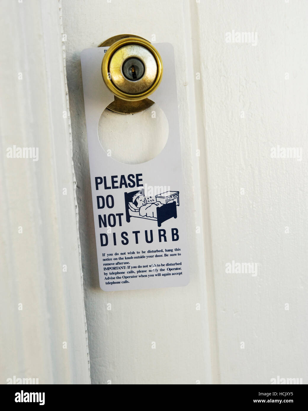 Ein "Bitte nicht stören" Schild an einem Motel Türklinke hängen. Stockfoto