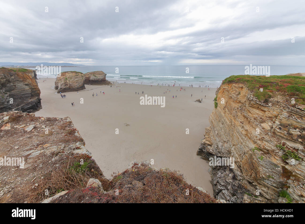 Jeder der Kathedralen. Der internationalen touristischen ist Interesse, den scharfen Aufstieg und Fall von Ebbe und Flut am Strand der Kathedralen Stockfoto