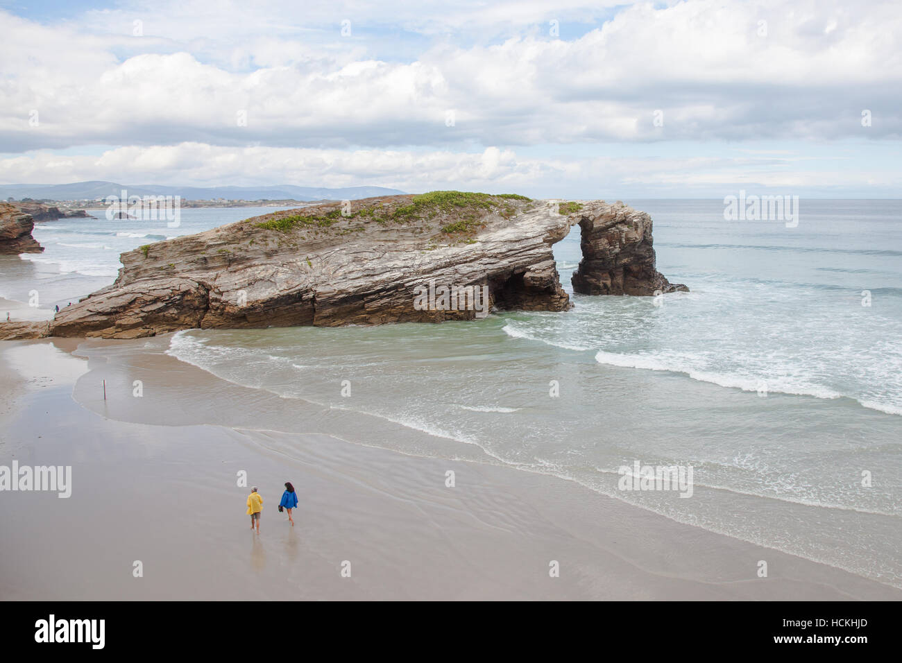 Jeder der Kathedralen. Der internationalen touristischen ist Interesse, den scharfen Aufstieg und Fall von Ebbe und Flut am Strand der Kathedralen Stockfoto